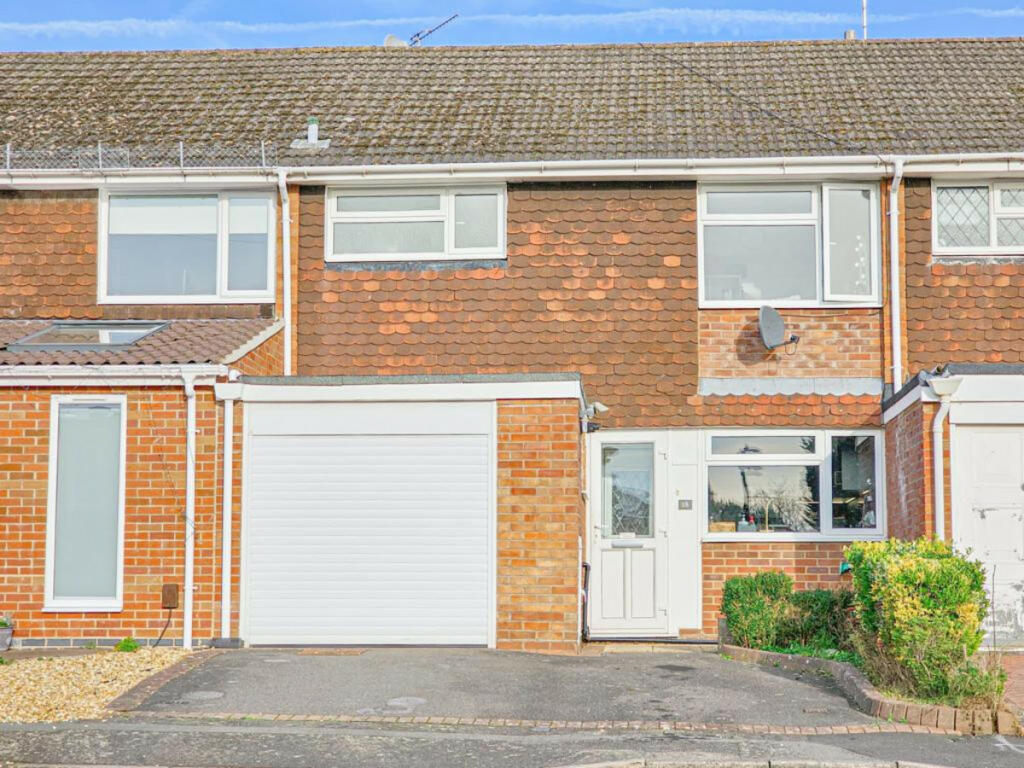 3 bedroom terraced house for sale in Fairways Close, Coventry, CV5