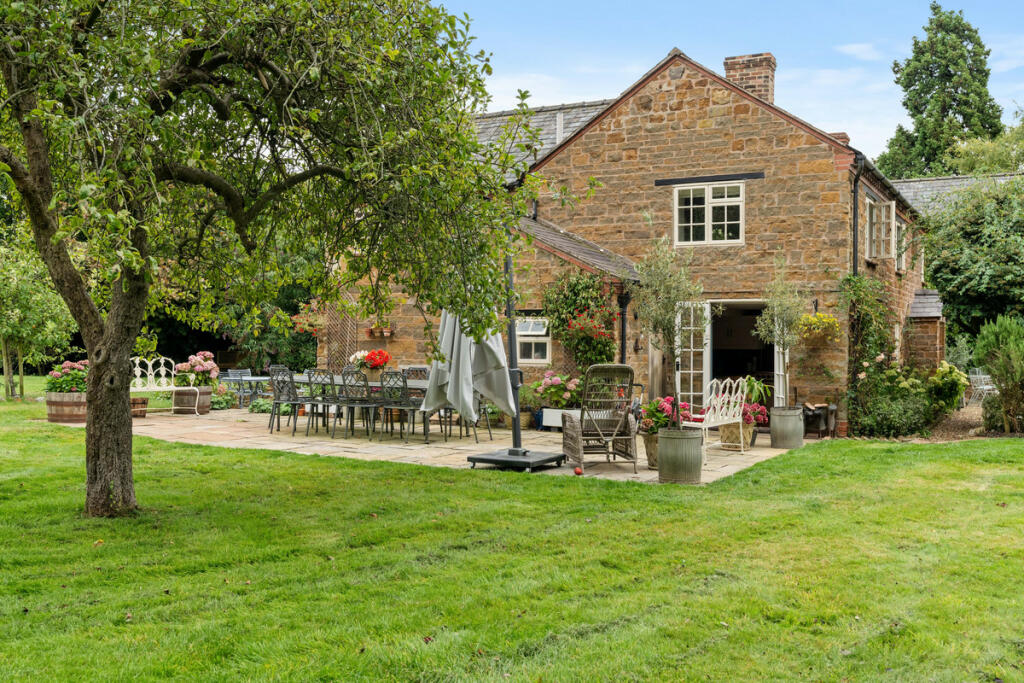 Additional property image - Church End, Priors Hardwick, CV47
