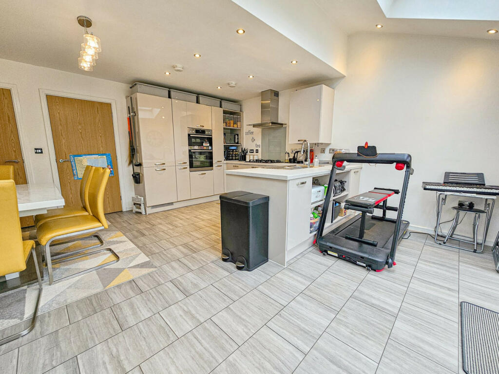 Additional property image - Polar Avenue, Nuneaton, CV10