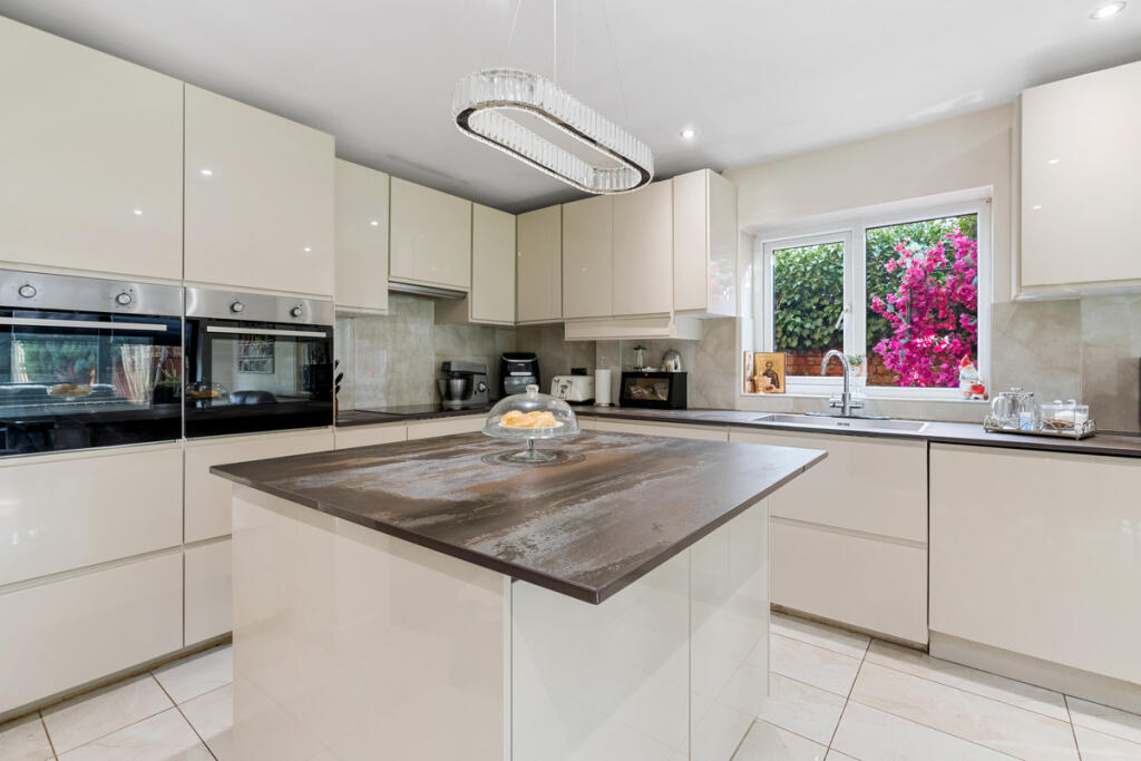 Additional property image - Birmingham Road, Stratford-upon-Avon, CV37