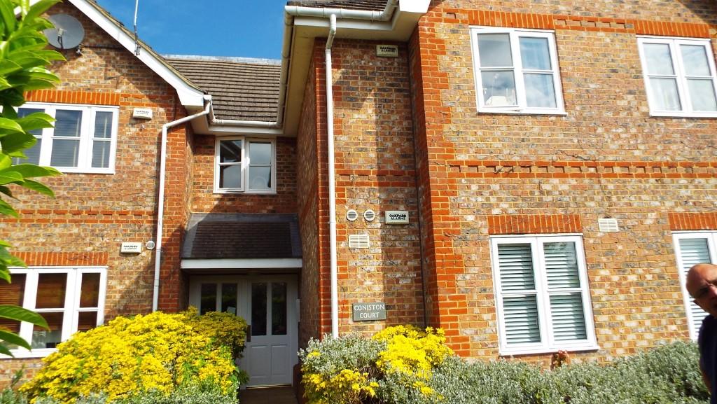 2 bedroom flat for rent in Cumberland Road, Ashford, Surrey, TW15