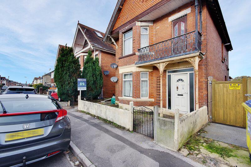 2 bedroom flat for sale in Markham Road, Charminster, BH8, BH9