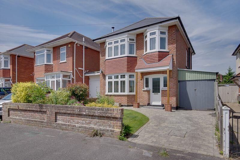 3 bedroom detached house for sale in The Avenue, Moordown, BH9