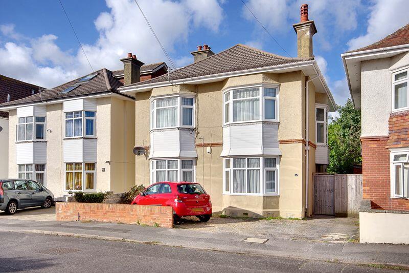 2 bedroom flat for sale in Chatsworth Road, Charminster, BH8