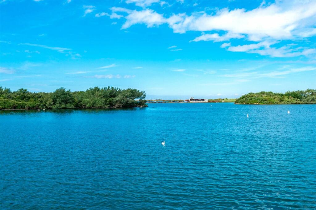 2 bedroom apartment for sale in Promenade, Southport, Merseyside, PR9