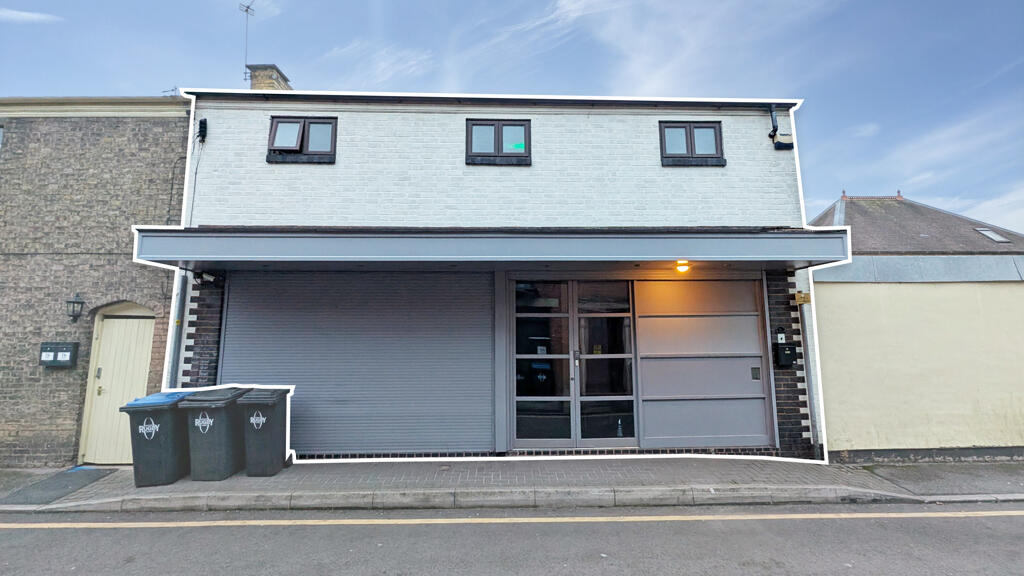 Main image of property: Eastfield Place, Rugby, CV21 3AT