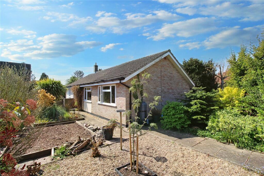 4 bedroom bungalow for sale in St. Annes Close, Beccles, Suffolk, NR34