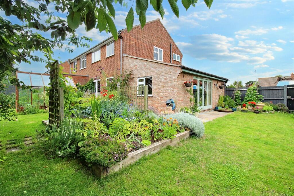 3 bedroom semidetached house for sale in Windsor Road, Reydon