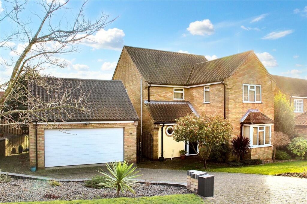 4 bedroom detached house for sale in Lakeside Park Drive, Reydon