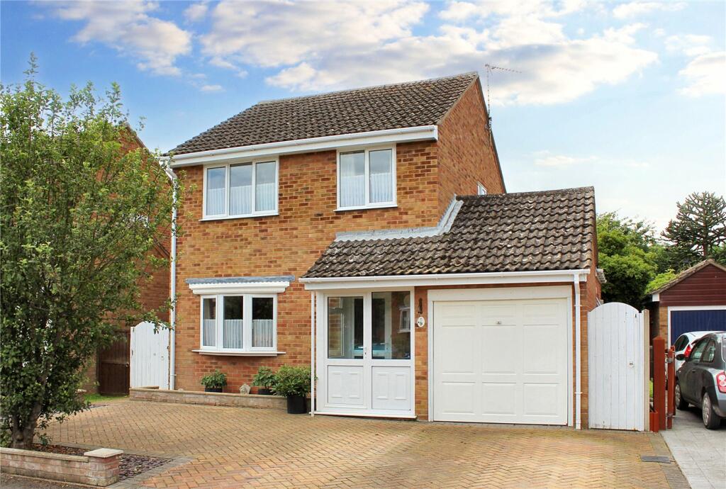 3 bedroom detached house for sale in Kingfisher Crescent, Reydon