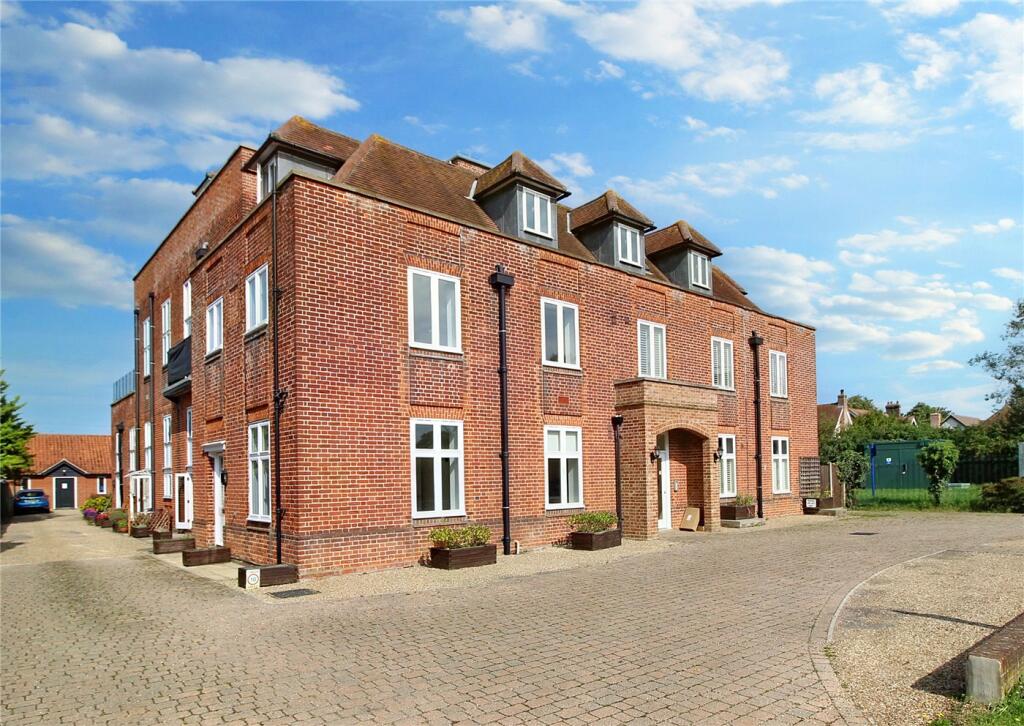 2 bedroom apartment for sale in Norwich Road, Halesworth, Suffolk, IP19