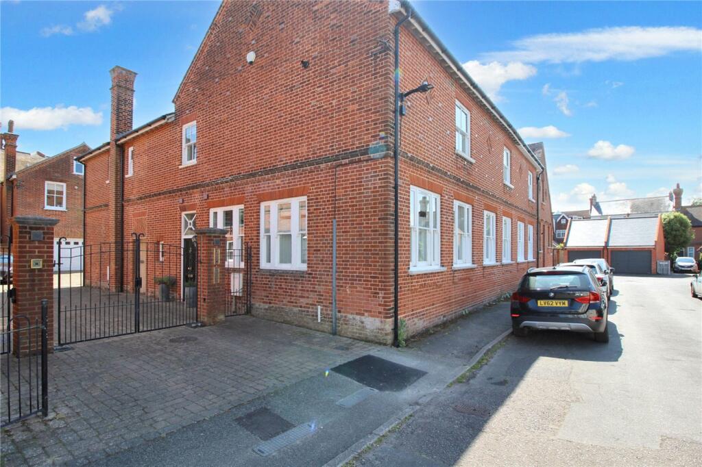 2 bedroom end of terrace house for sale in Wymering Road, Southwold