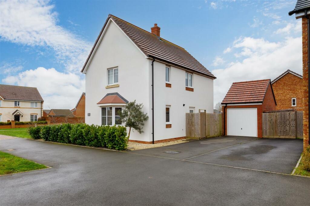 3 bedroom detached house for sale in Lionheart Avenue,