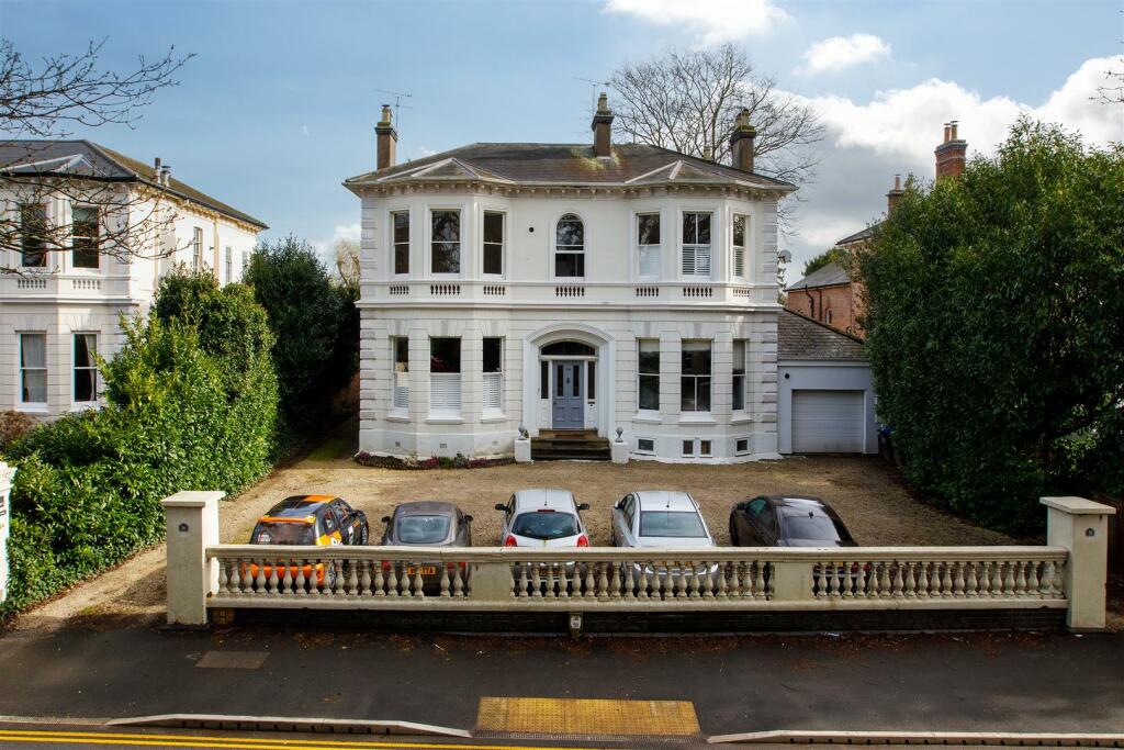 2 bedroom apartment for sale in Kenilworth Road, Leamington Spa, CV32