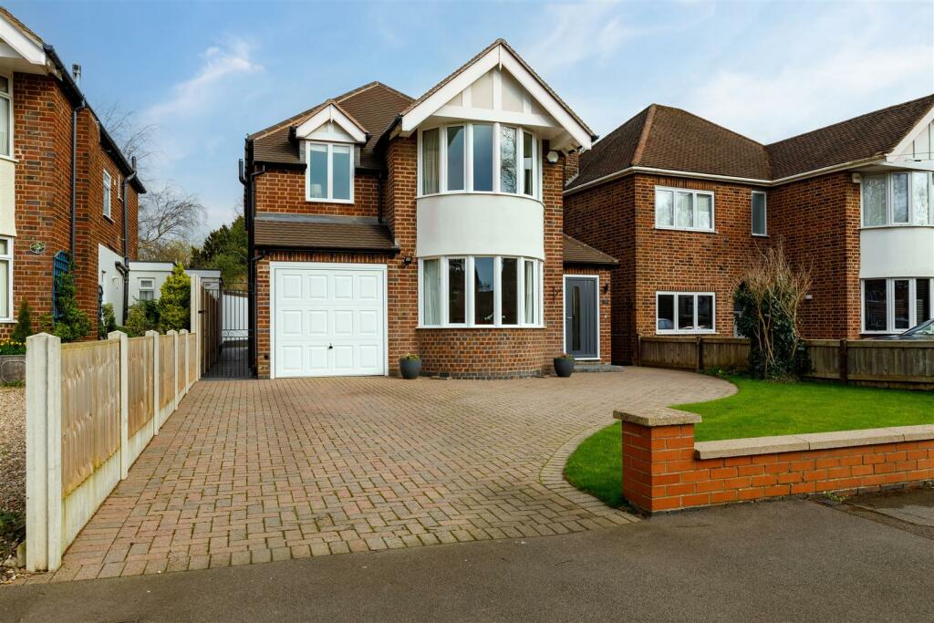 4 bedroom detached house for sale in Woodcote Road, Leamington Spa, CV32