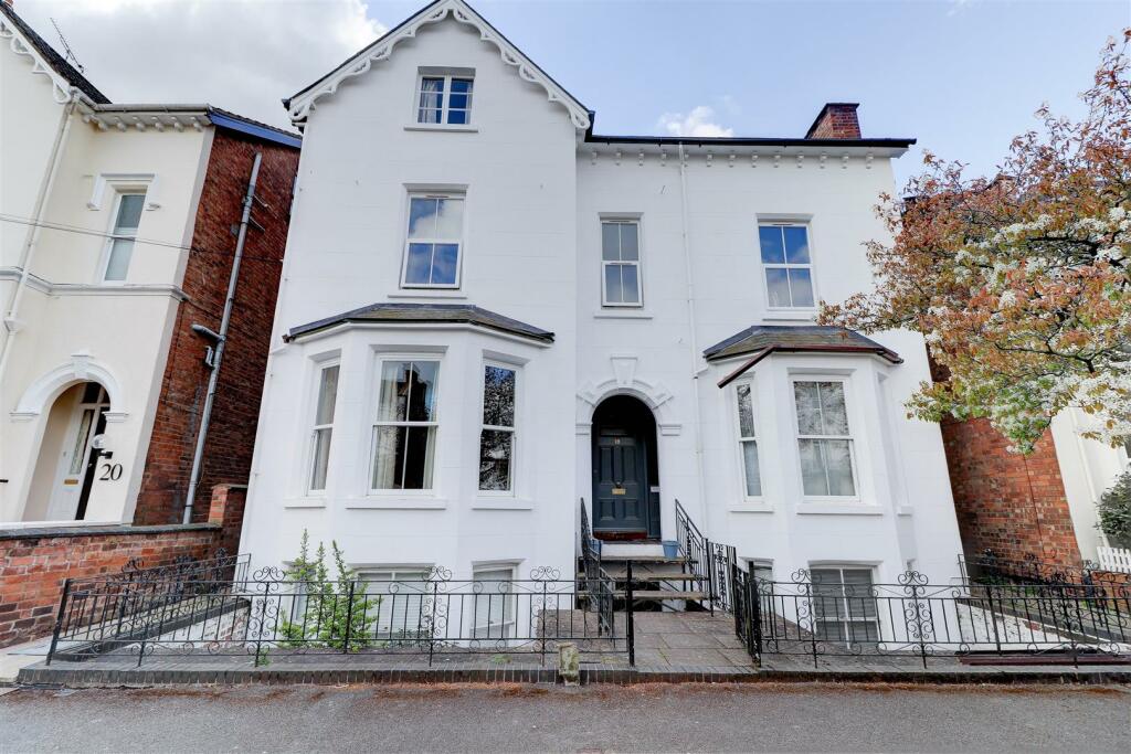 2 bedroom flat for rent in Russell Terrace, Leamington Spa, CV31