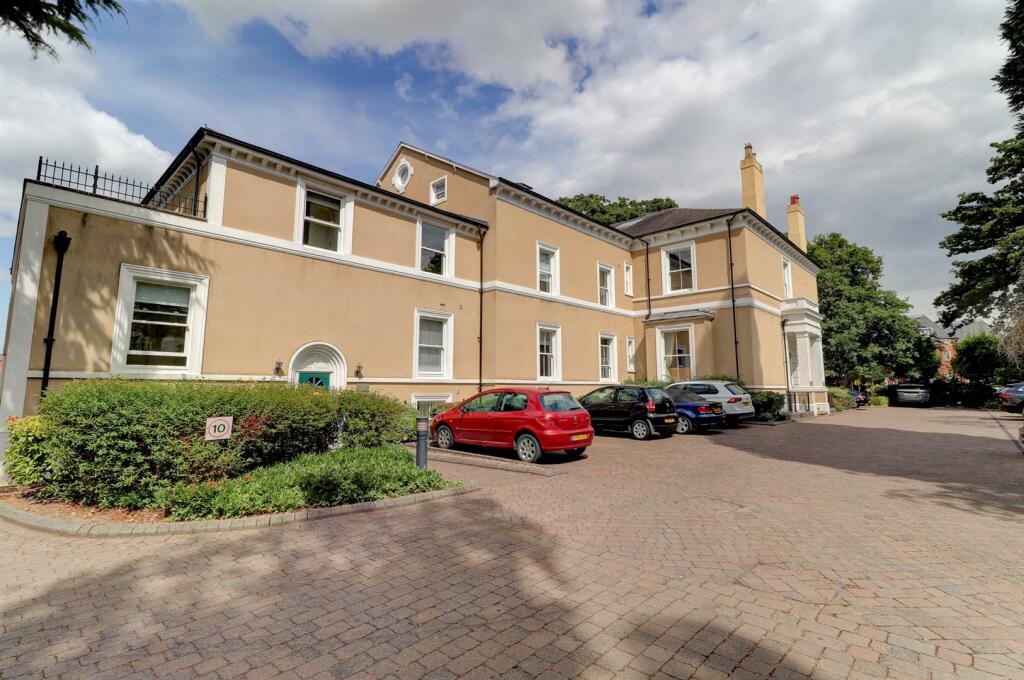 2 bedroom apartment for sale in Northumberland Road, Leamington Spa, CV32