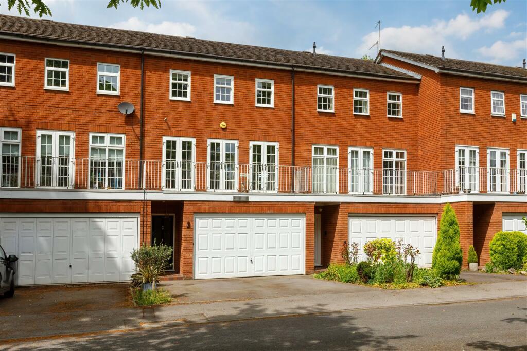 4 bedroom town house for sale in Lillington Avenue, Leamington Spa, CV32