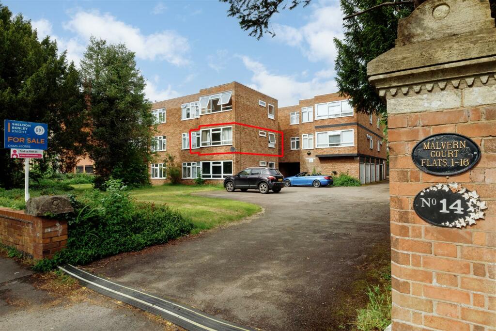 2 bedroom apartment for sale in Guys Cliffe Avenue, Leamington Spa, CV32