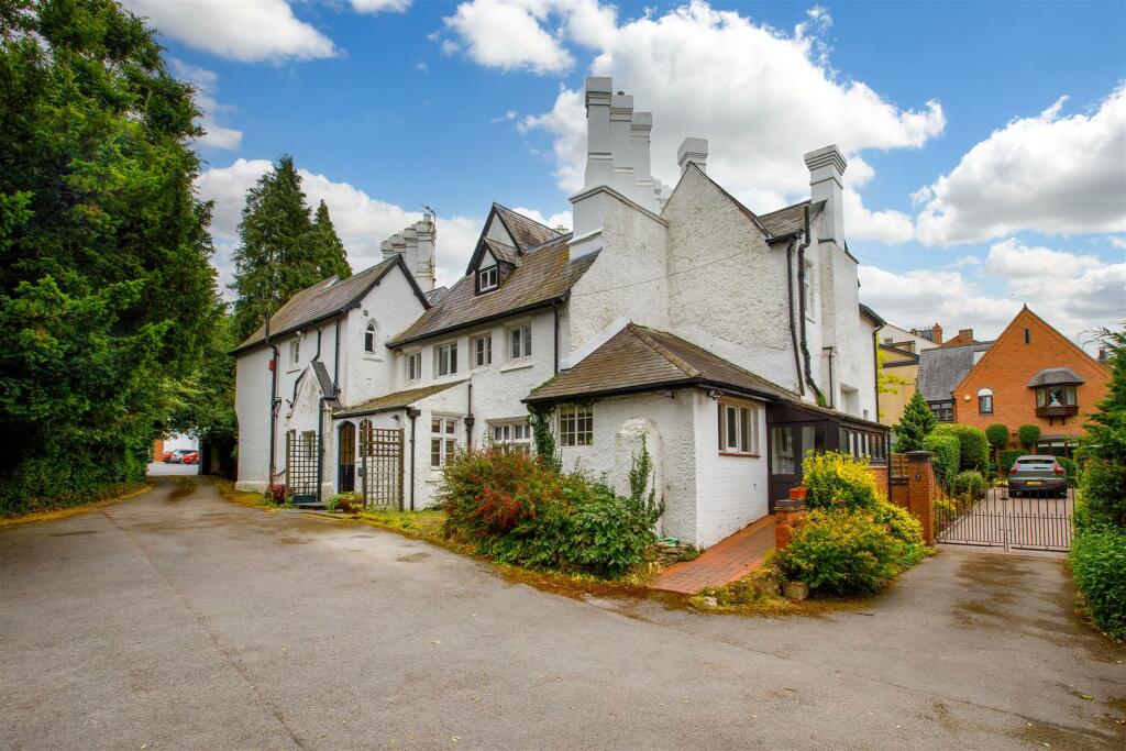 Main image of property: Clarendon Square, Leamington Spa