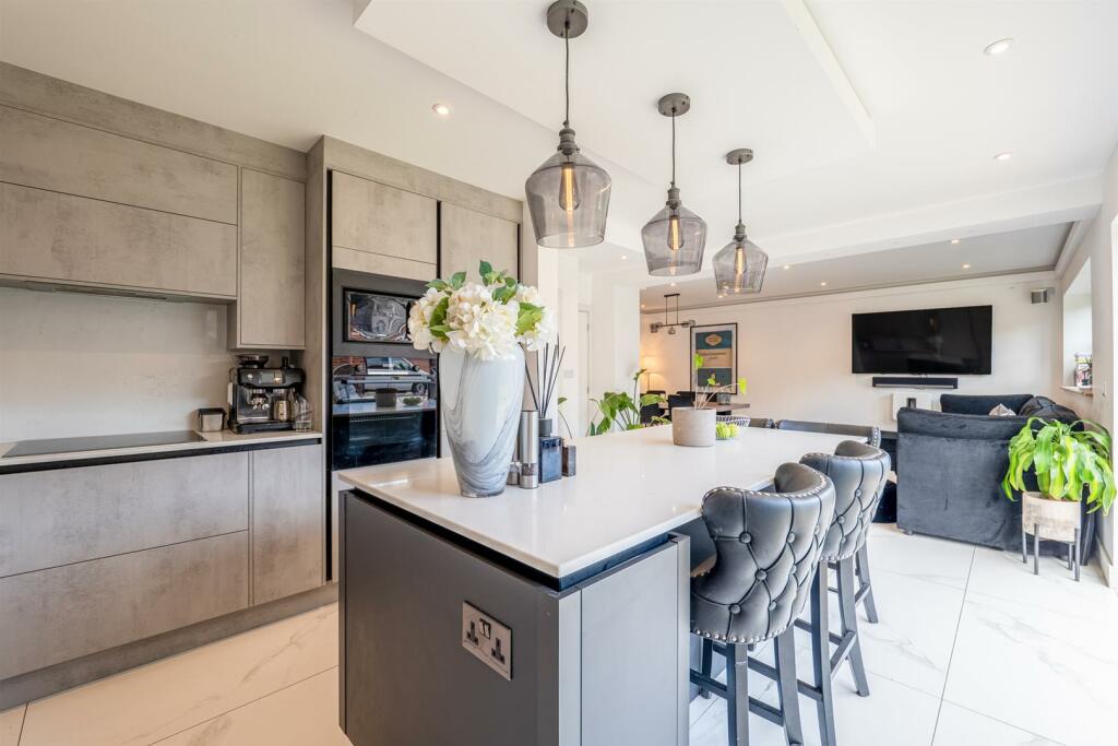 Additional property image - Kestrel Row, Southam