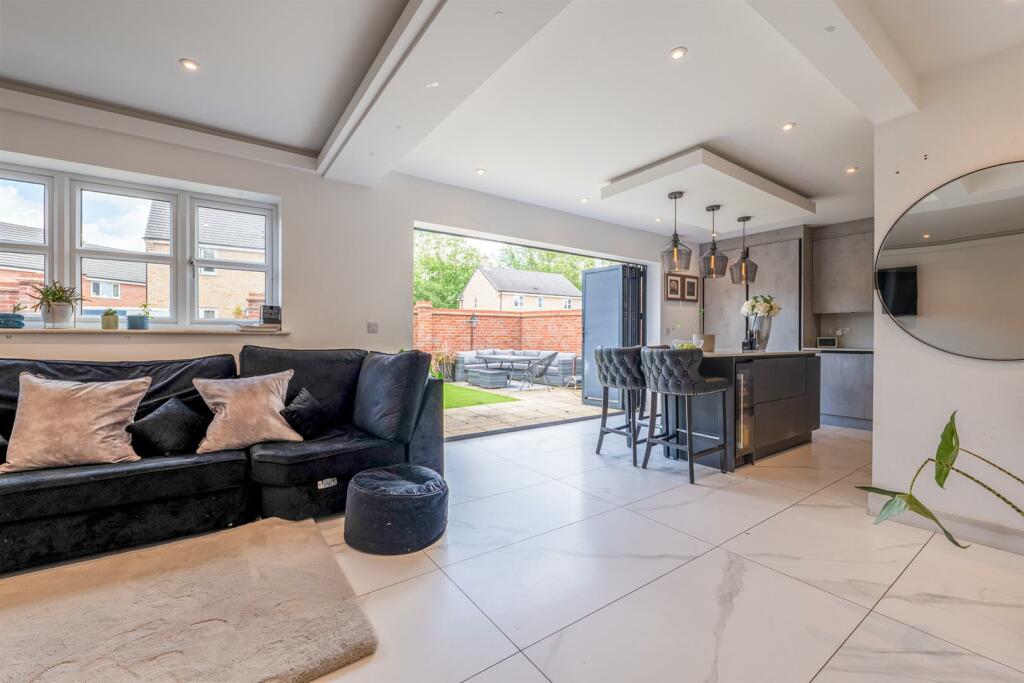 Additional property image - Kestrel Row, Southam