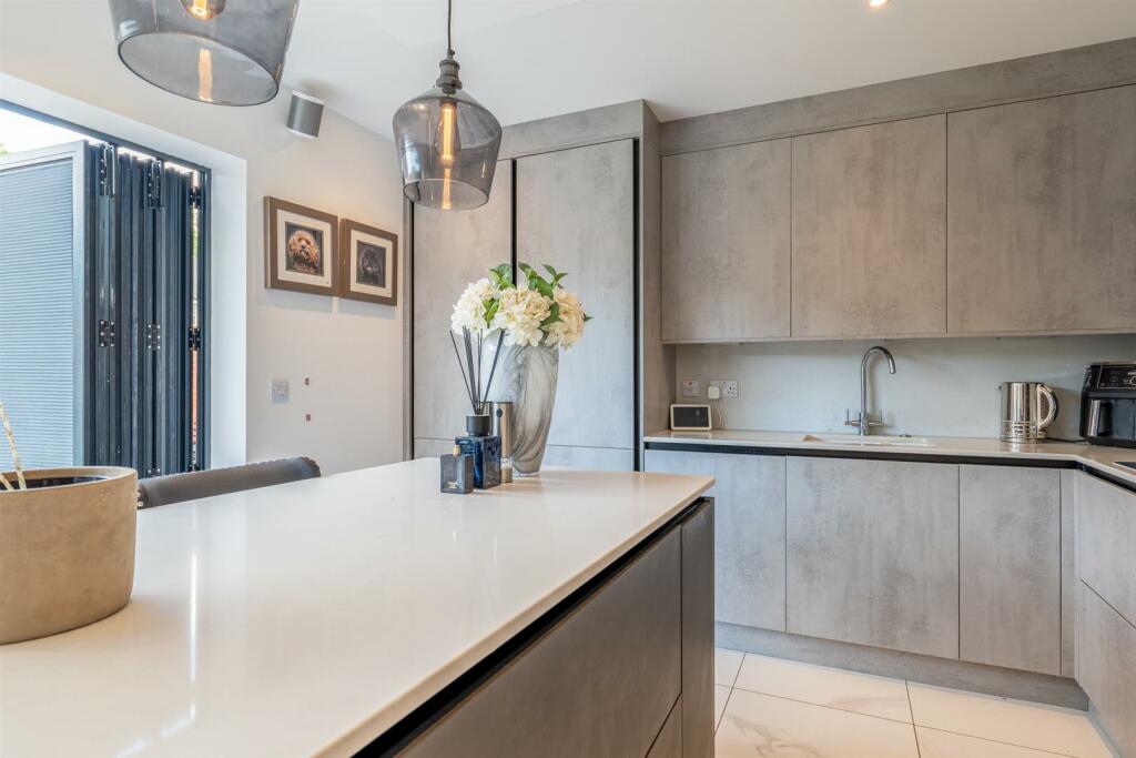 Additional property image - Kestrel Row, Southam