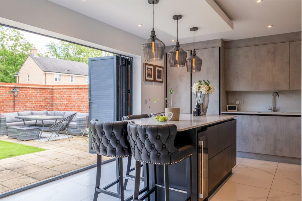 Additional property image - Kestrel Row, Southam