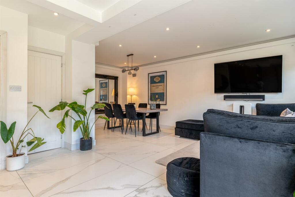 Additional property image - Kestrel Row, Southam