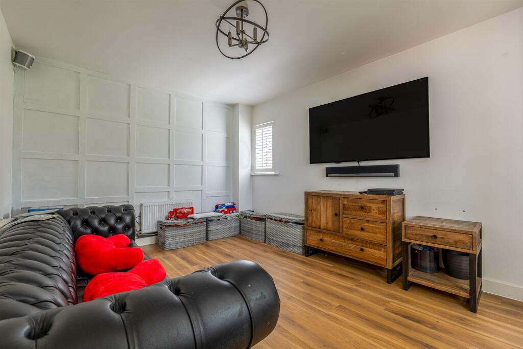 Additional property image - Kestrel Row, Southam