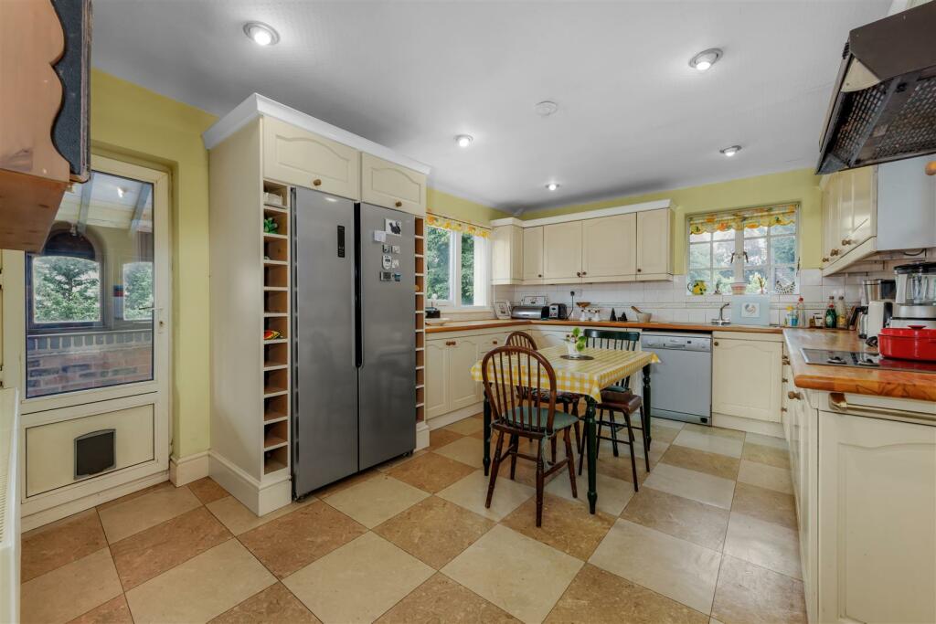 Additional property image - Clarendon Square, Leamington Spa