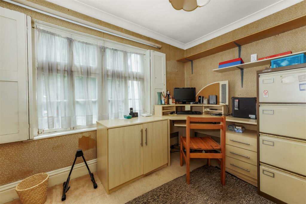 Additional property image - Clarendon Square, Leamington Spa