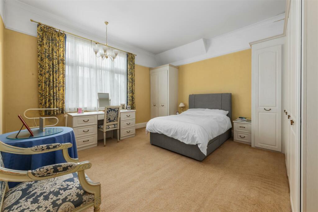 Additional property image - Clarendon Square, Leamington Spa
