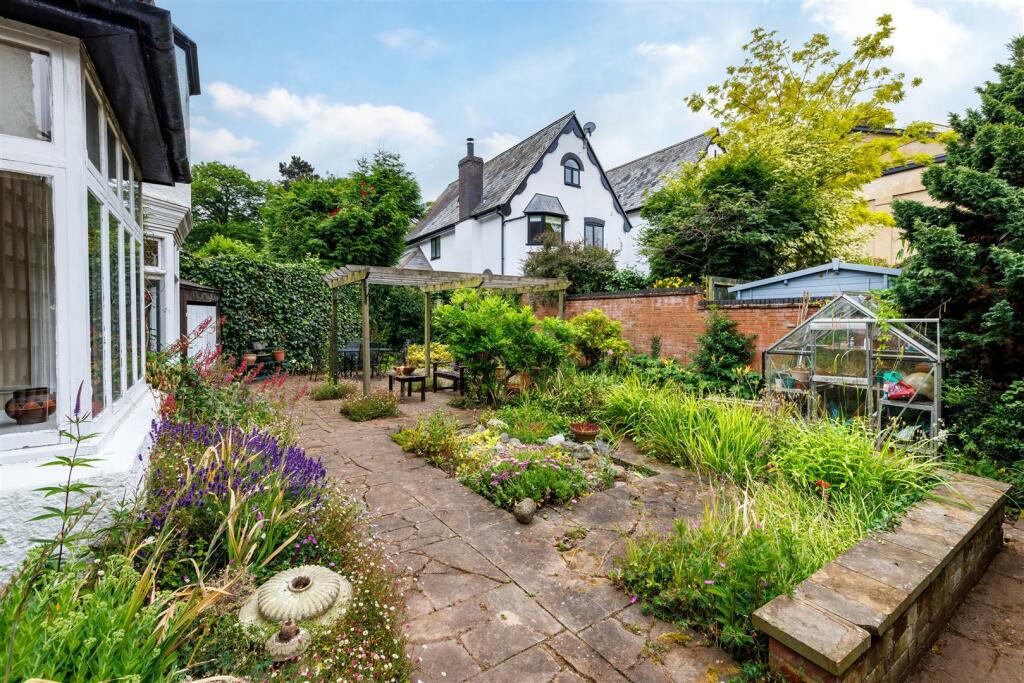 Additional property image - Clarendon Square, Leamington Spa