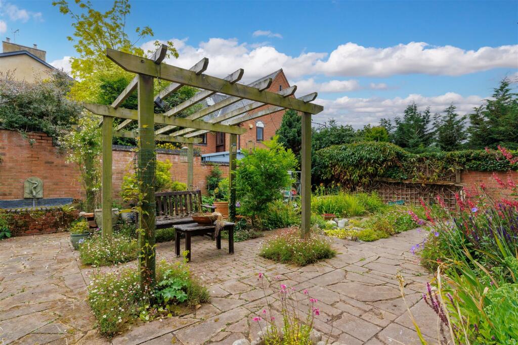 Additional property image - Clarendon Square, Leamington Spa