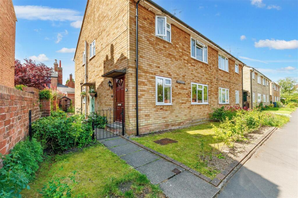 Main image of property: Beaconsfield Street, Leamington Spa