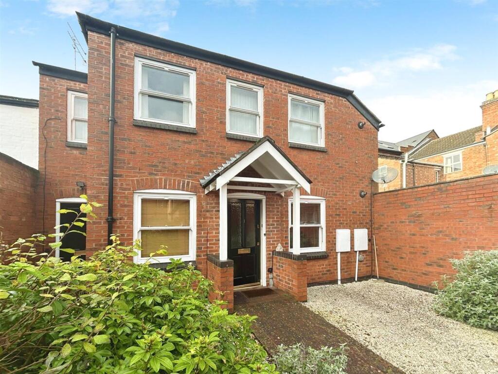 Main image of property: Clarendon Avenue, Leamington Spa