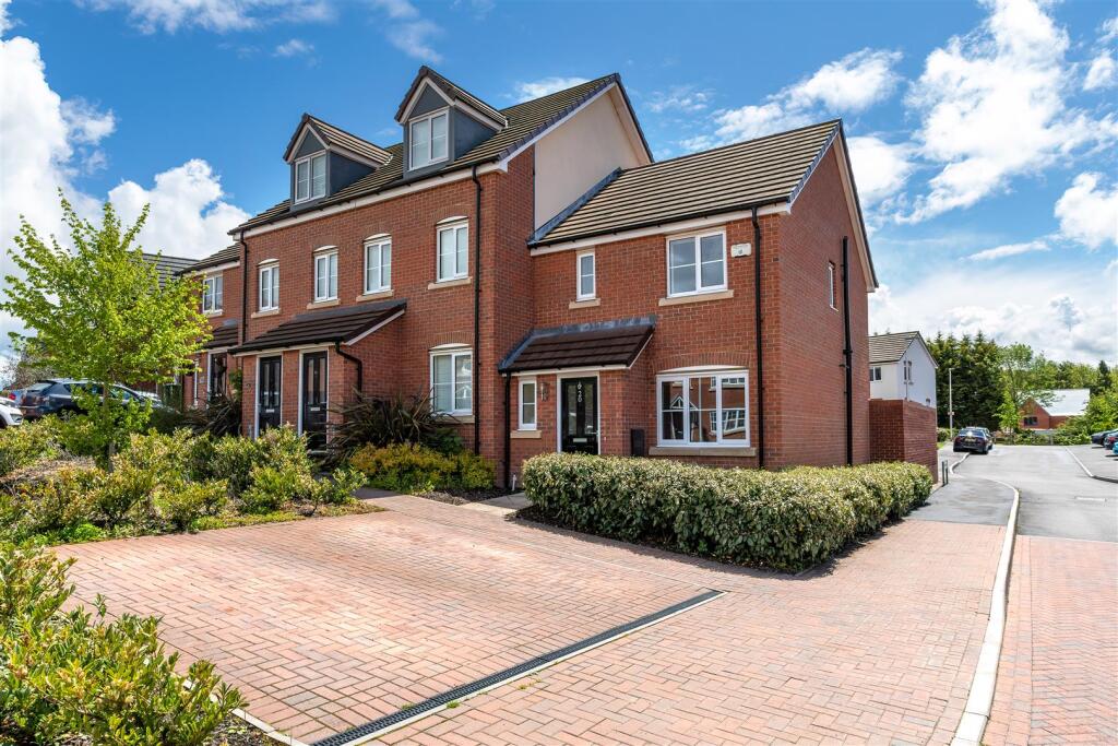 Main image of property: Lancaster Way, Whitnash, Leamington Spa