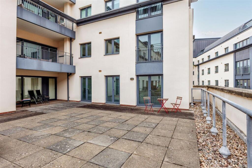 Main image of property: Apartment 7 Regent House, 89 Parade, Leamington Spa. CV32 4NL