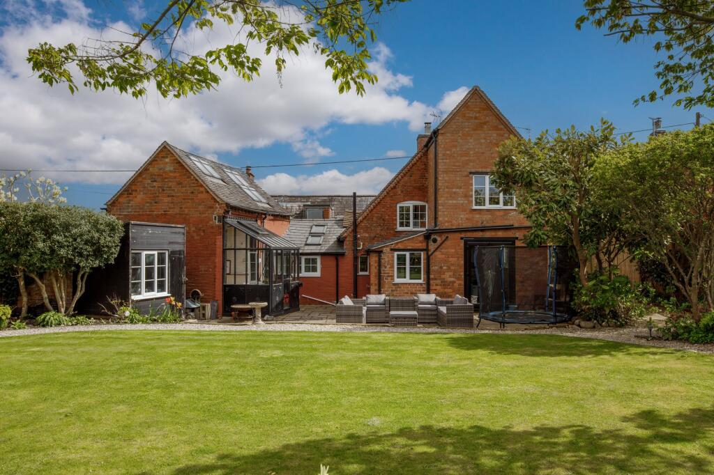 Main image of property: Offchurch Road, Hunningham, Leamington Spa, CV33