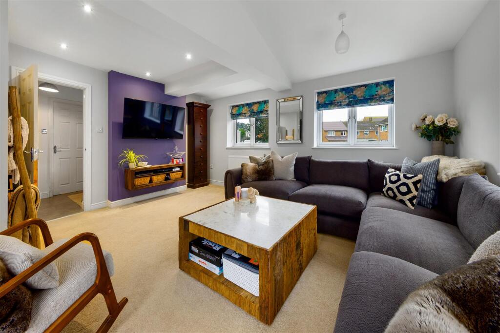 Additional property image - Oakwood Grove, Warwick