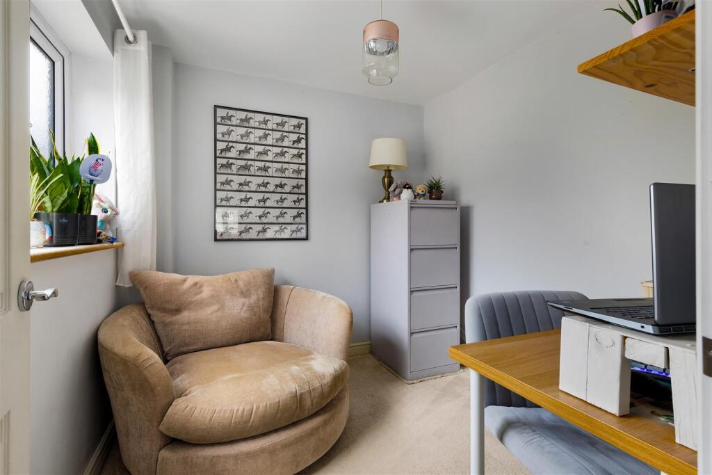 Additional property image - Oakwood Grove, Warwick