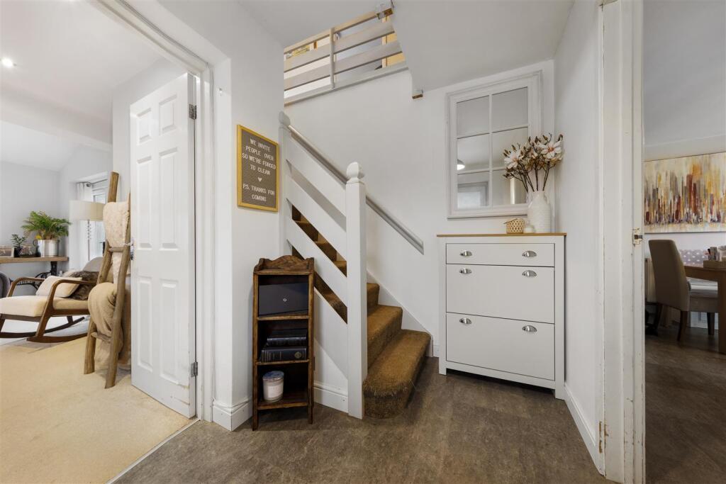 Additional property image - Oakwood Grove, Warwick