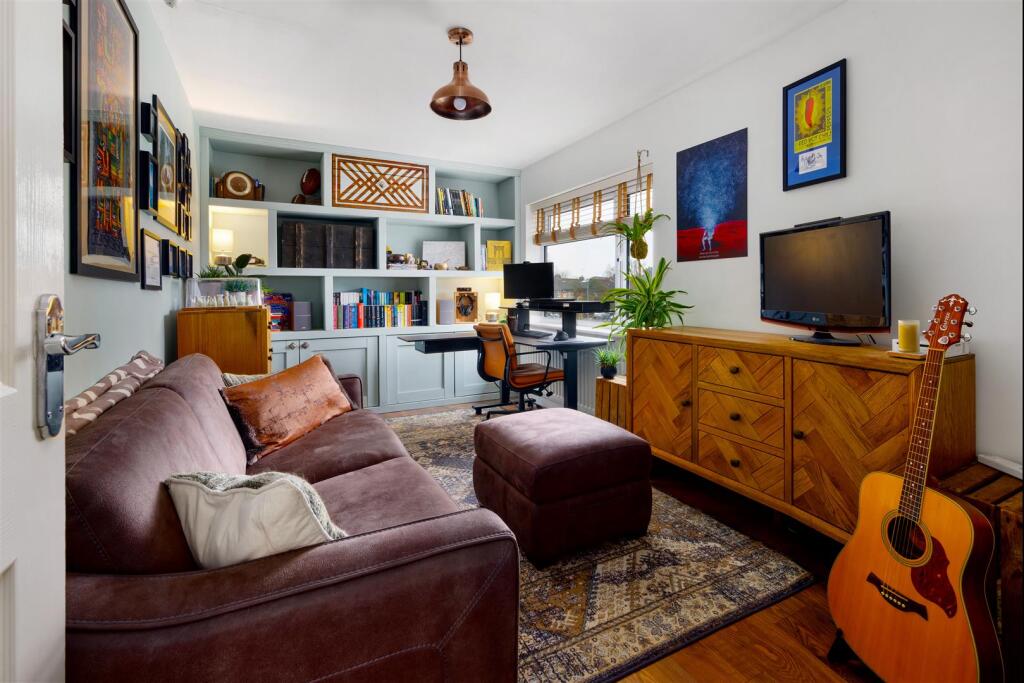 Additional property image - Oakwood Grove, Warwick