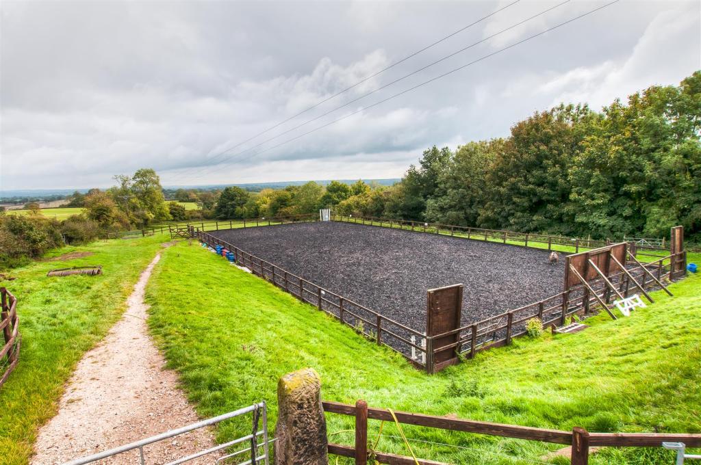 4 bedroom detached house for sale in Hollington, Staffordshire, ST10