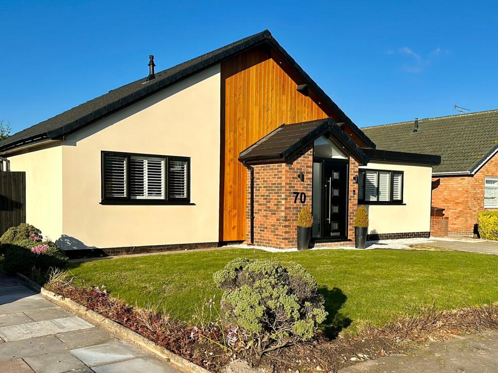 3 bedroom detached bungalow for sale in Wicks Lane, Formby, Liverpool, L37