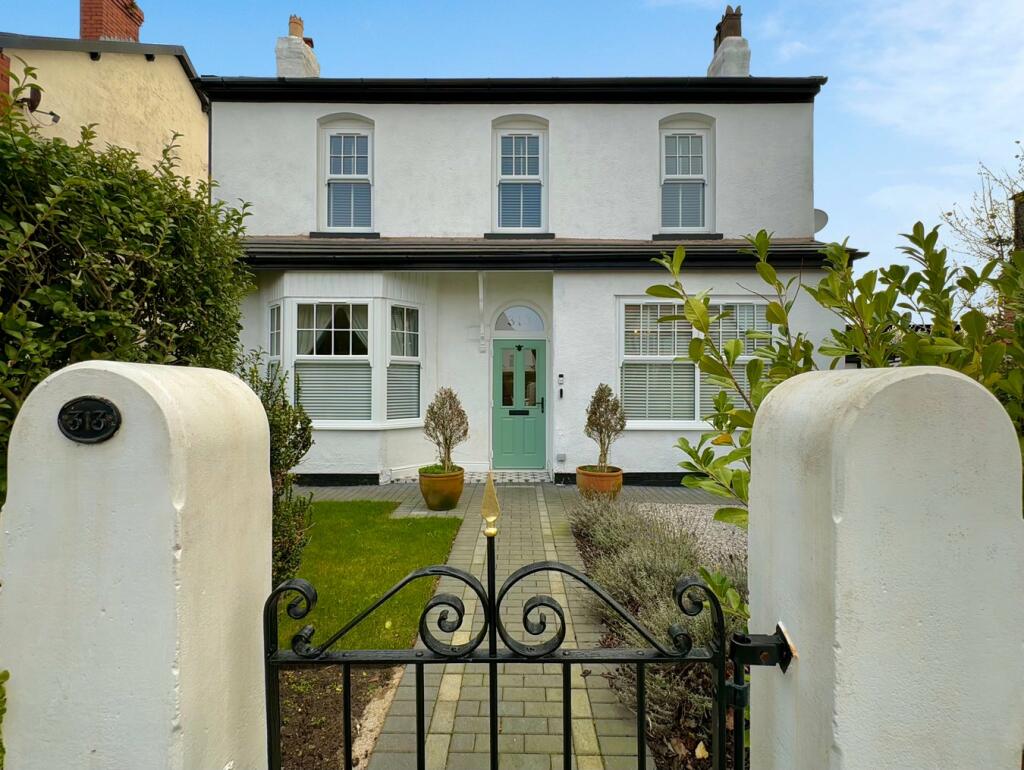 4 bedroom detached house for sale in Liverpool Road, Southport, PR8