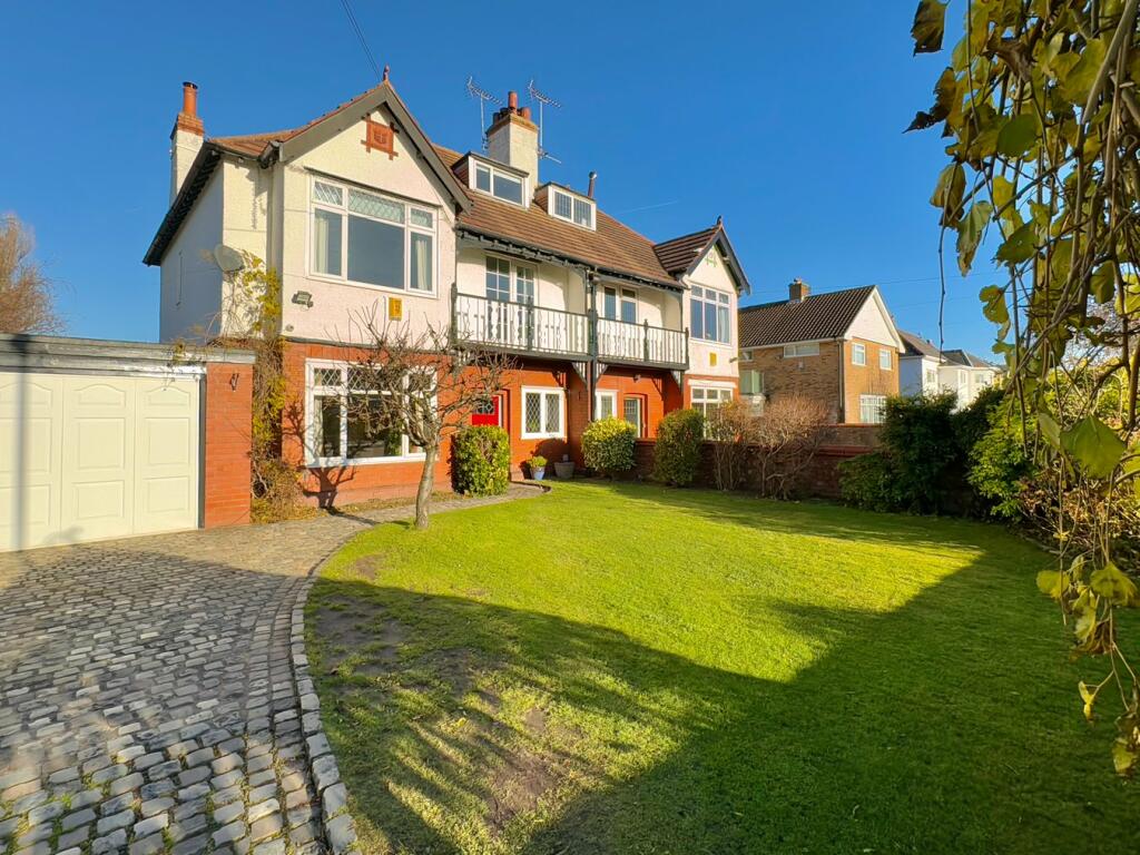 6 bedroom semidetached house for sale in Barton Heys Road, Formby