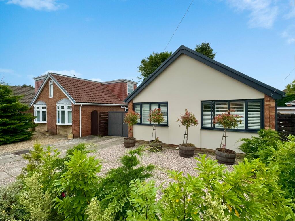 2 bedroom bungalow for rent in Maple Close, Formby, Liverpool, L37