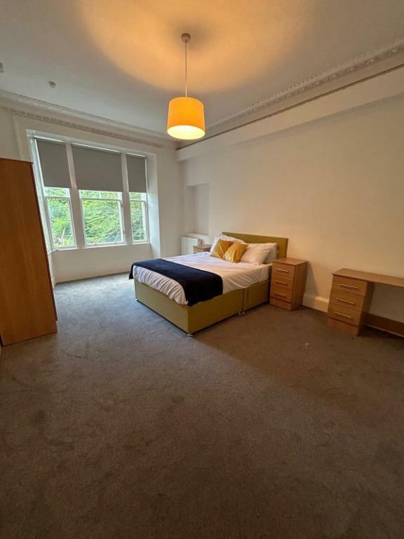 5 bedroom flat for rent in Brougham Place, Tollcross, Edinburgh, EH3